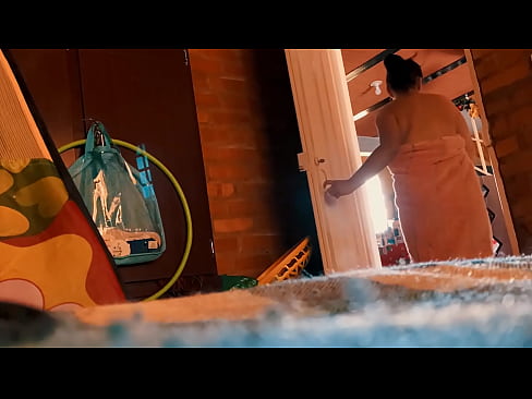 ❤️ Вујко ми ме следи во туш, ме ебе додека се туширам. ❤️❌ Супер секс кај нас ❌